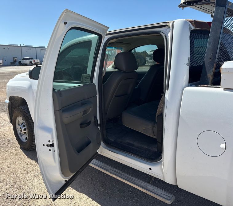 image for item EF6141 2013 Chevrolet Silverado 2500HD Crew Cab pickup truck