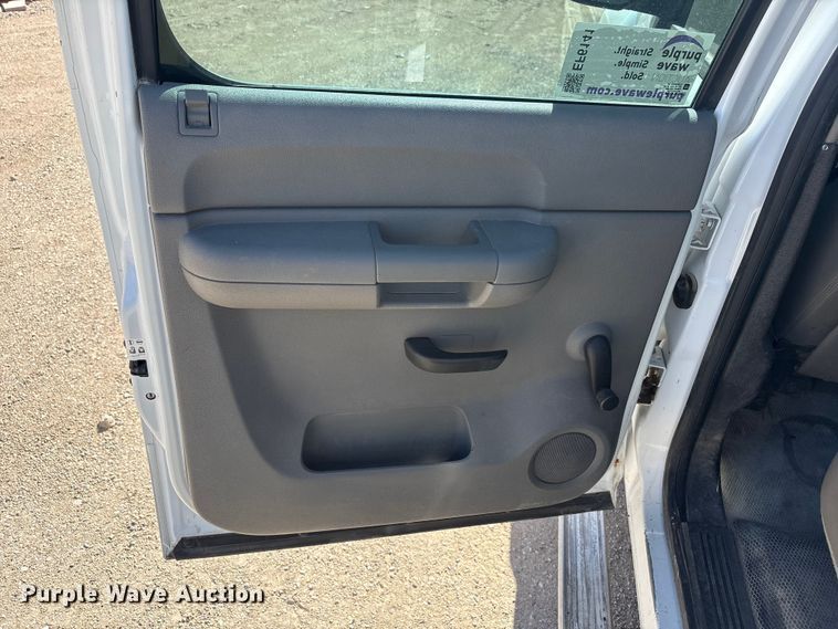 image for item EF6141 2013 Chevrolet Silverado 2500HD Crew Cab pickup truck