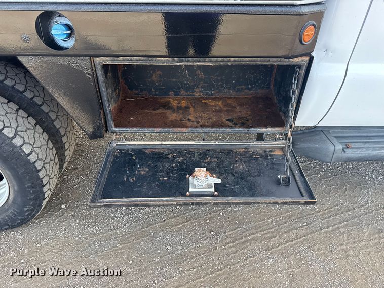 image for item EG1733 2012 Ford F350 XLT bale bed pickup truck