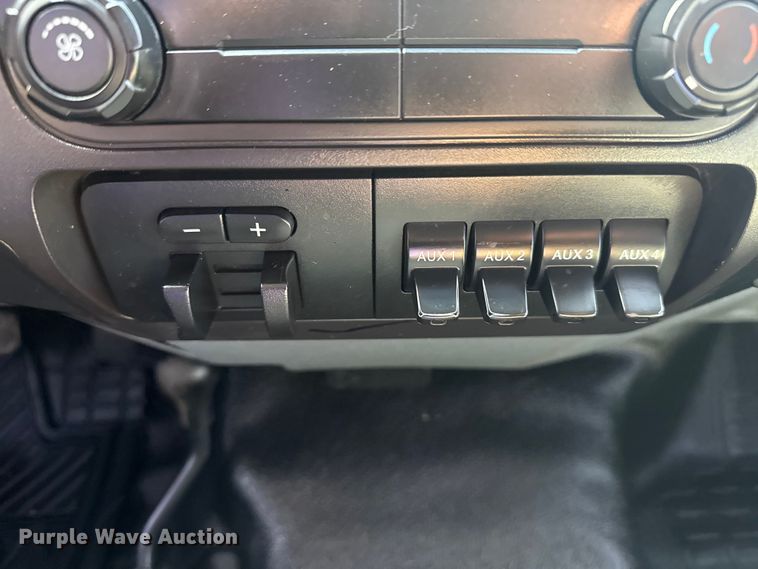 image for item EG1733 2012 Ford F350 XLT bale bed pickup truck