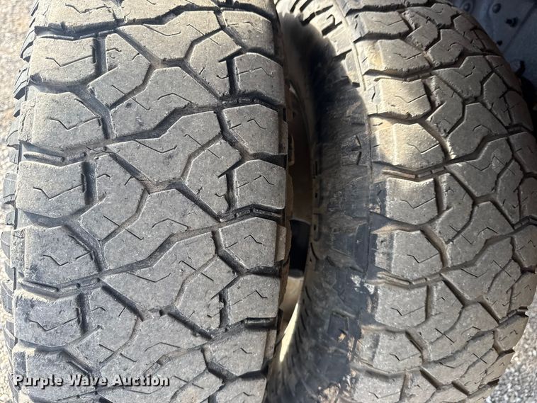 image for item EG1733 2012 Ford F350 XLT bale bed pickup truck