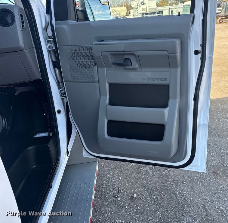 image for item EG1737 2014 Ford E250 handicap accessible van