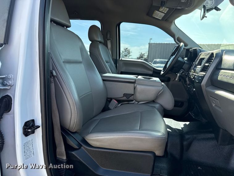 image for item EG1741 2017 Ford F450 Super Duty XL bale bed pickup truck