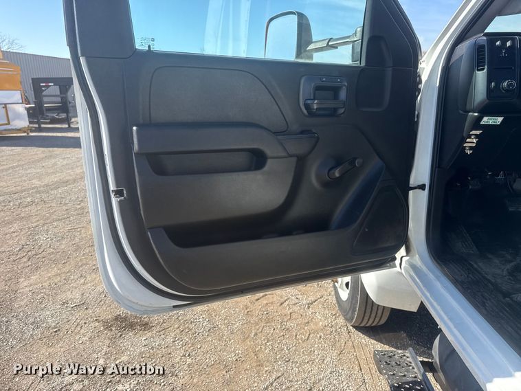 image for item EG1743 2019 International CV515 flatbed truck