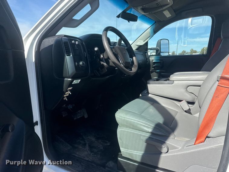 image for item EG1743 2019 International CV515 flatbed truck