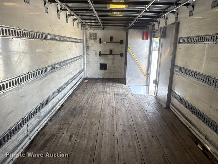 image for item EG1746 2014 Freightliner Business Class M2 box truck