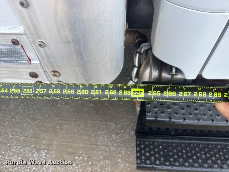 image for item EG1746 2014 Freightliner Business Class M2 box truck