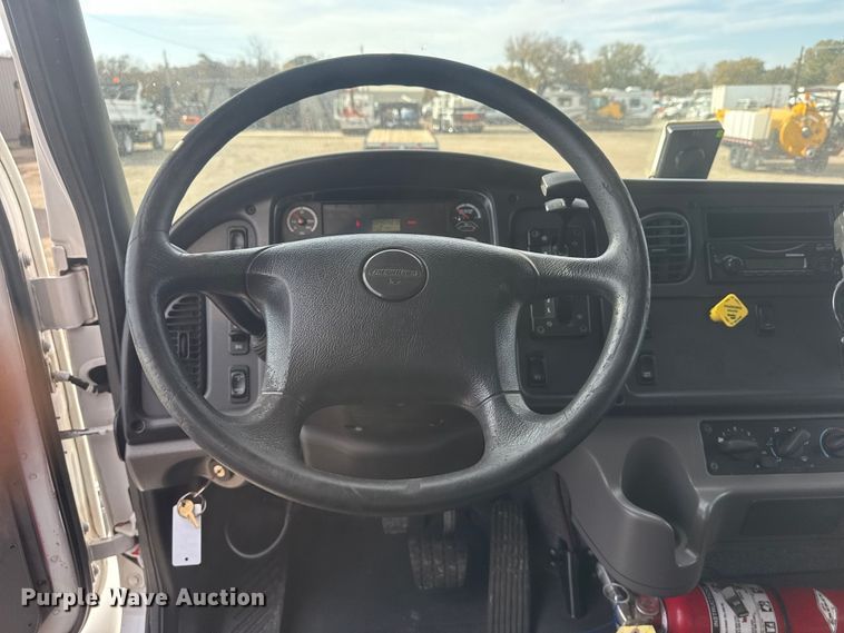 image for item EG1746 2014 Freightliner Business Class M2 box truck