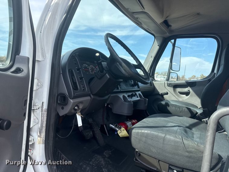 image for item EG1746 2014 Freightliner Business Class M2 box truck