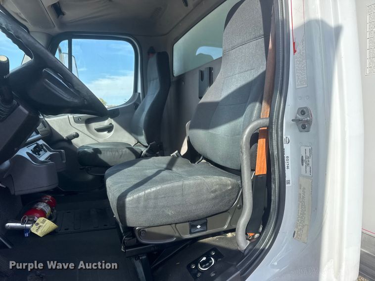 image for item EG1746 2014 Freightliner Business Class M2 box truck