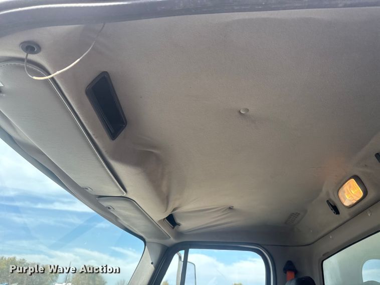 image for item EG1746 2014 Freightliner Business Class M2 box truck