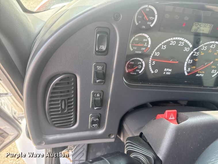 image for item EG1746 2014 Freightliner Business Class M2 box truck