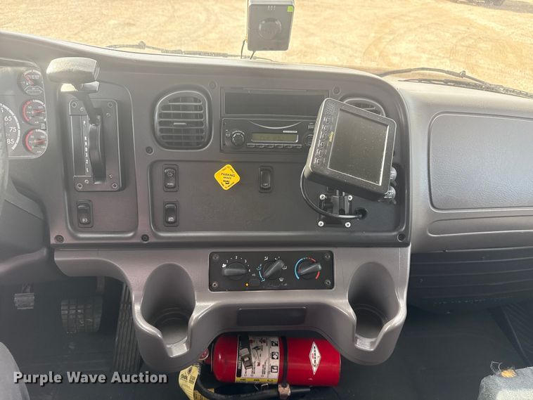 image for item EG1746 2014 Freightliner Business Class M2 box truck