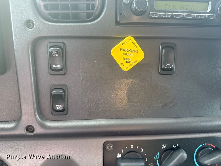 image for item EG1746 2014 Freightliner Business Class M2 box truck