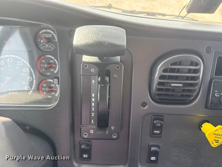 image for item EG1746 2014 Freightliner Business Class M2 box truck