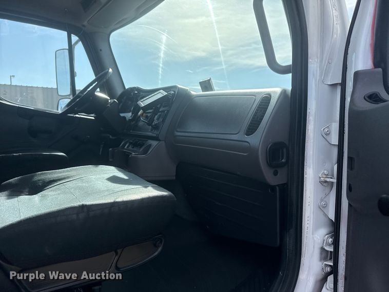 image for item EG1746 2014 Freightliner Business Class M2 box truck