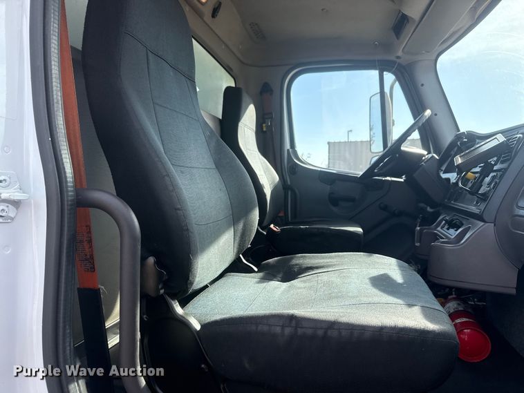 image for item EG1746 2014 Freightliner Business Class M2 box truck