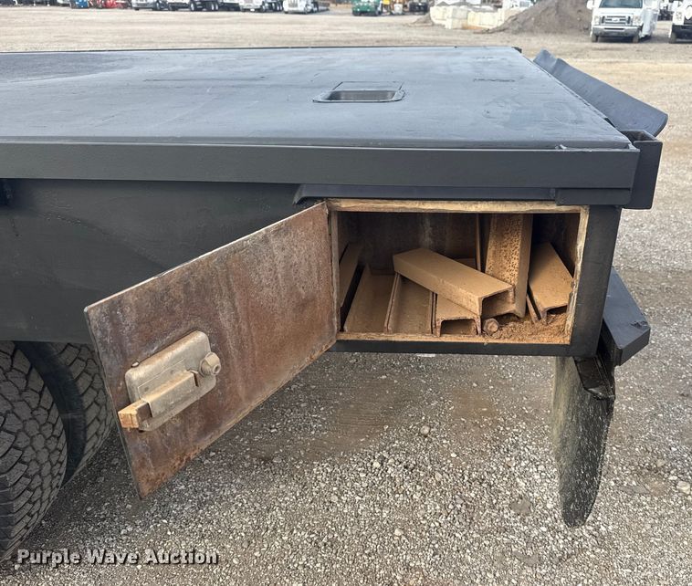 image for item EG1750 1994 Ford F350 XL flatbed pickup truck