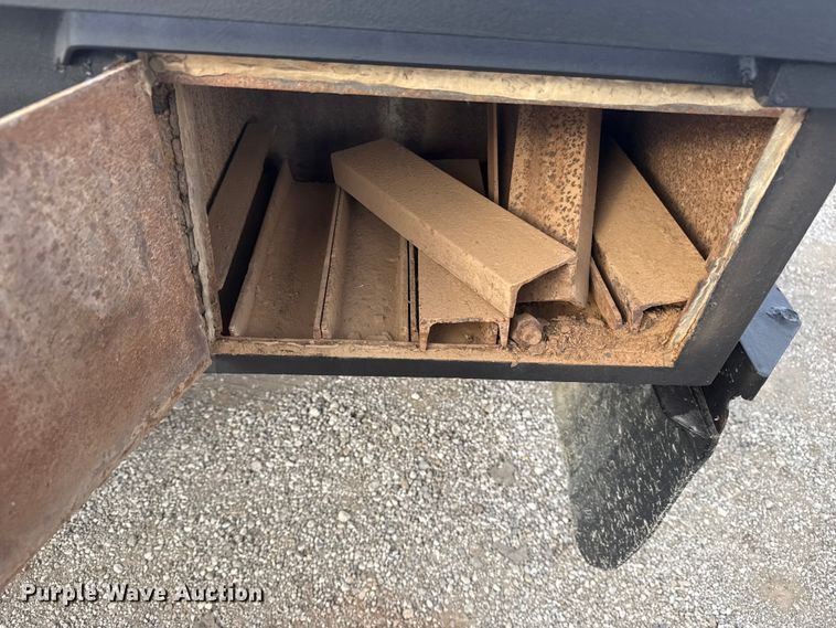 image for item EG1750 1994 Ford F350 XL flatbed pickup truck