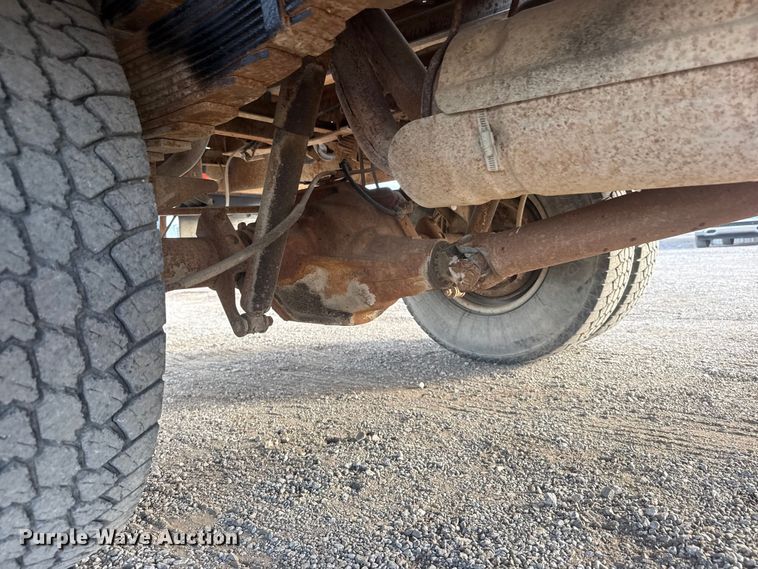 image for item EG1750 1994 Ford F350 XL flatbed pickup truck