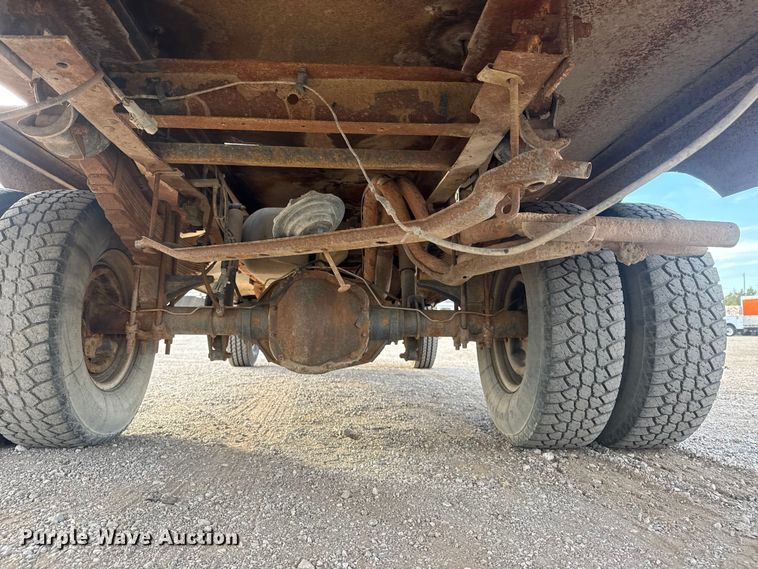 image for item EG1750 1994 Ford F350 XL flatbed pickup truck