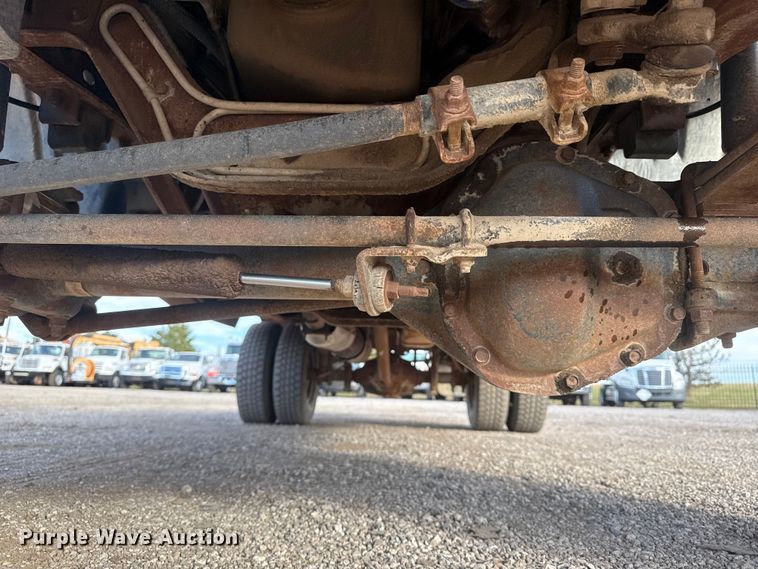 image for item EG1750 1994 Ford F350 XL flatbed pickup truck