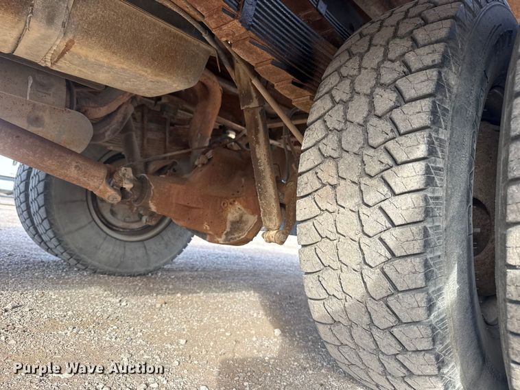 image for item EG1750 1994 Ford F350 XL flatbed pickup truck