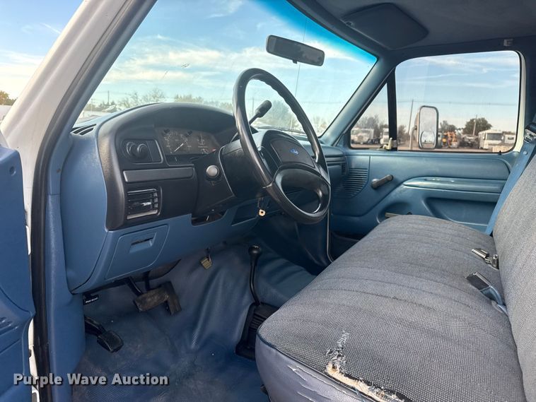 image for item EG1750 1994 Ford F350 XL flatbed pickup truck