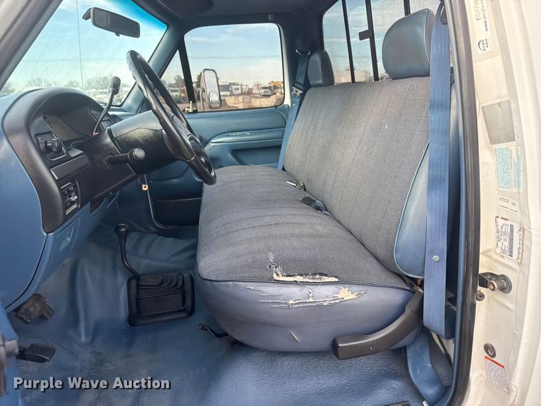 image for item EG1750 1994 Ford F350 XL flatbed pickup truck