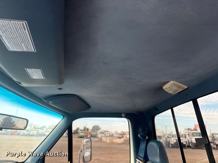 image for item EG1750 1994 Ford F350 XL flatbed pickup truck