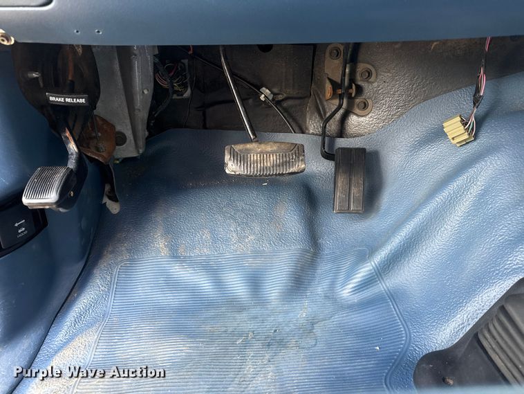 image for item EG1750 1994 Ford F350 XL flatbed pickup truck