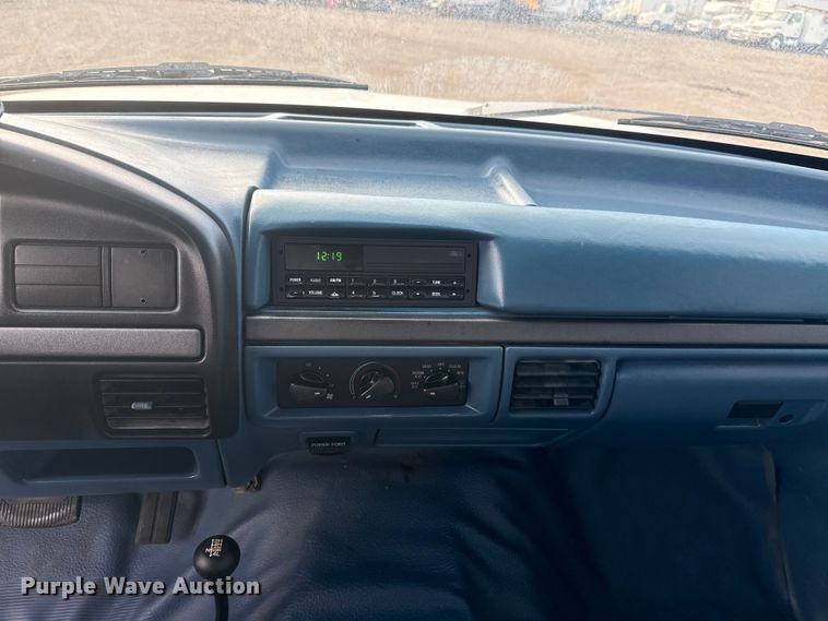 image for item EG1750 1994 Ford F350 XL flatbed pickup truck