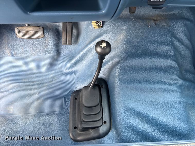 image for item EG1750 1994 Ford F350 XL flatbed pickup truck