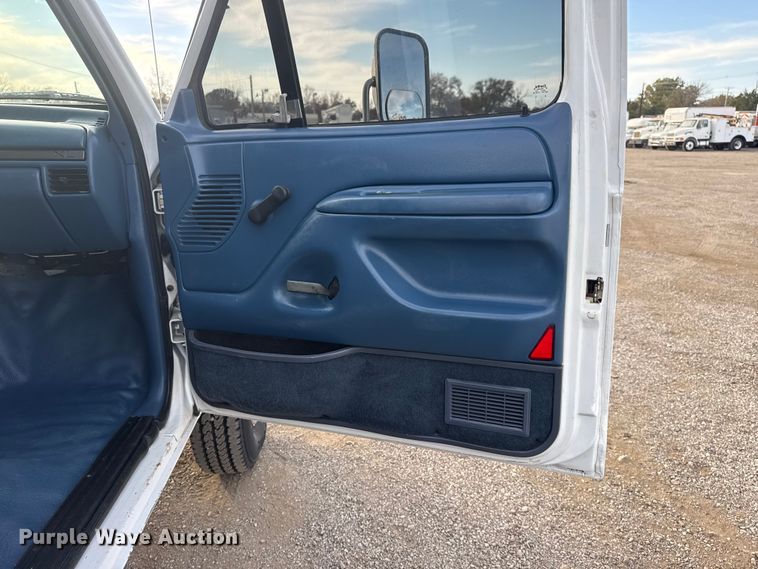 image for item EG1750 1994 Ford F350 XL flatbed pickup truck