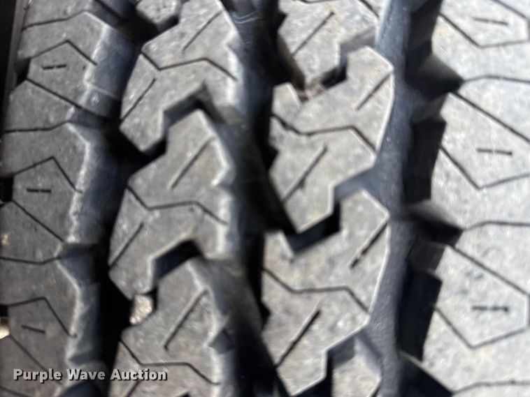 image for item EG1750 1994 Ford F350 XL flatbed pickup truck