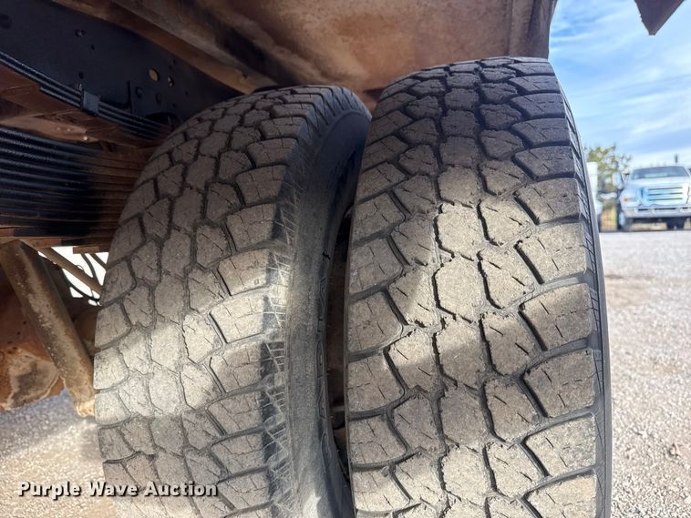 image for item EG1750 1994 Ford F350 XL flatbed pickup truck