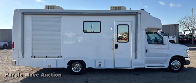 image for item EG1755 2011 Ford E450 medical exam van