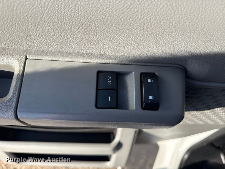 image for item EG1755 2011 Ford E450 medical exam van