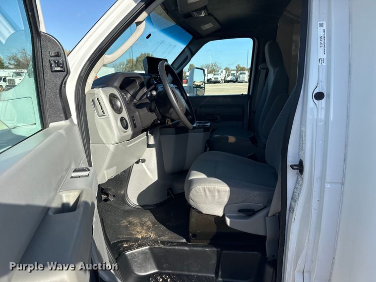 image for item EG1755 2011 Ford E450 medical exam van