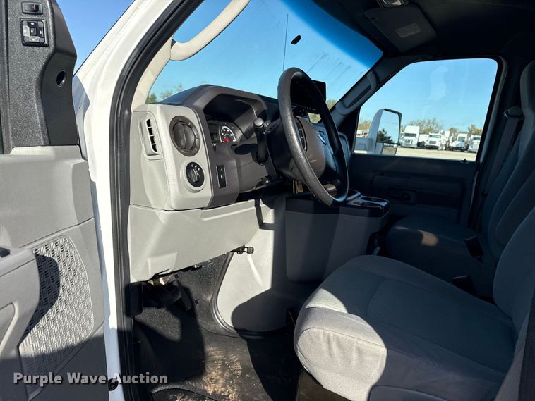 image for item EG1755 2011 Ford E450 medical exam van