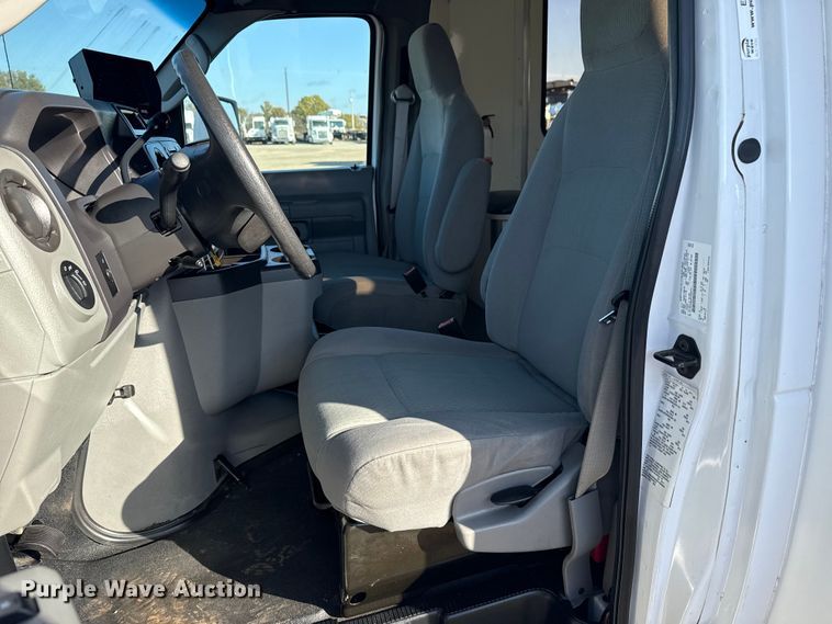 image for item EG1755 2011 Ford E450 medical exam van