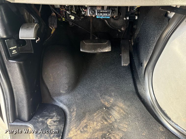 image for item EG1755 2011 Ford E450 medical exam van