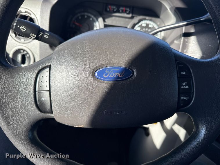 image for item EG1755 2011 Ford E450 medical exam van