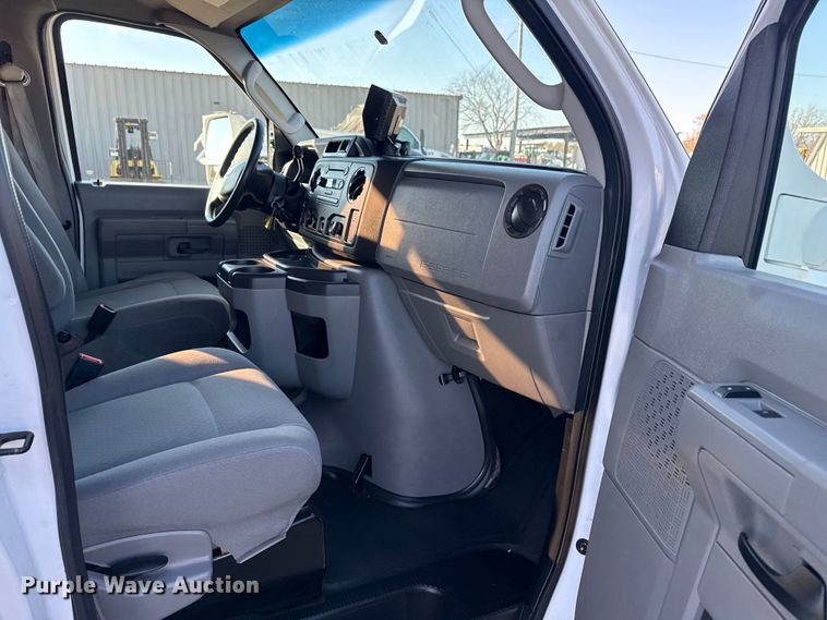 image for item EG1755 2011 Ford E450 medical exam van