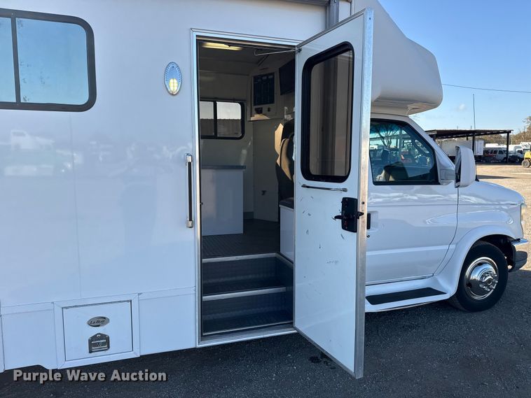 image for item EG1755 2011 Ford E450 medical exam van