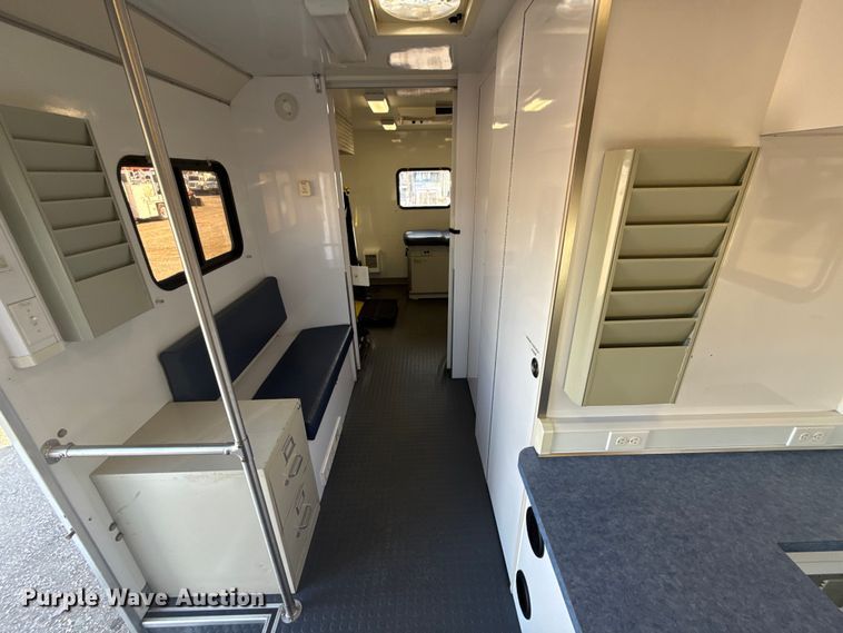 image for item EG1755 2011 Ford E450 medical exam van