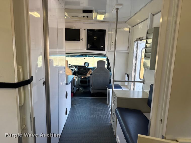 image for item EG1755 2011 Ford E450 medical exam van