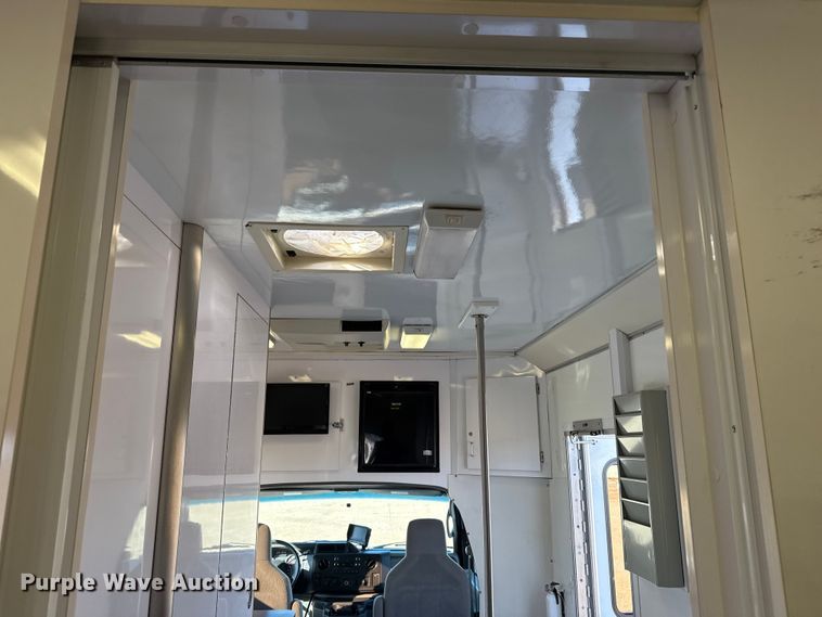 image for item EG1755 2011 Ford E450 medical exam van