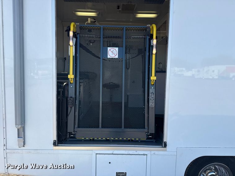 image for item EG1755 2011 Ford E450 medical exam van