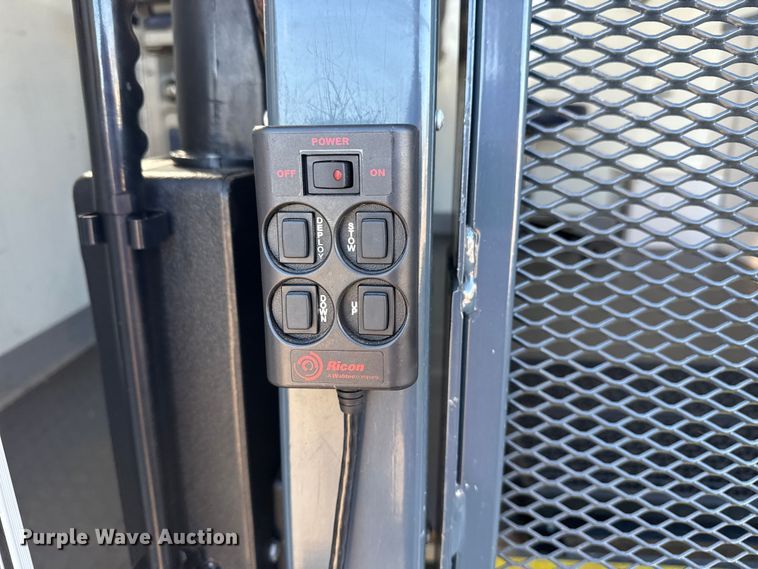 image for item EG1755 2011 Ford E450 medical exam van